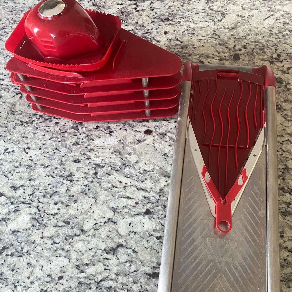 Red Mandolin with 5 different slicing blades & holder